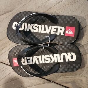 Quicksilver flip flops size 11/12